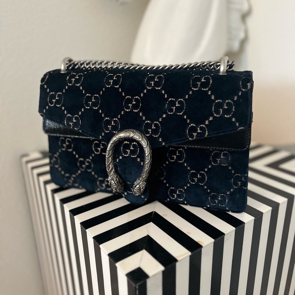 Like New Gucci Dionysus Bag GG
Velvet Medium 11in x 6in
With receipt